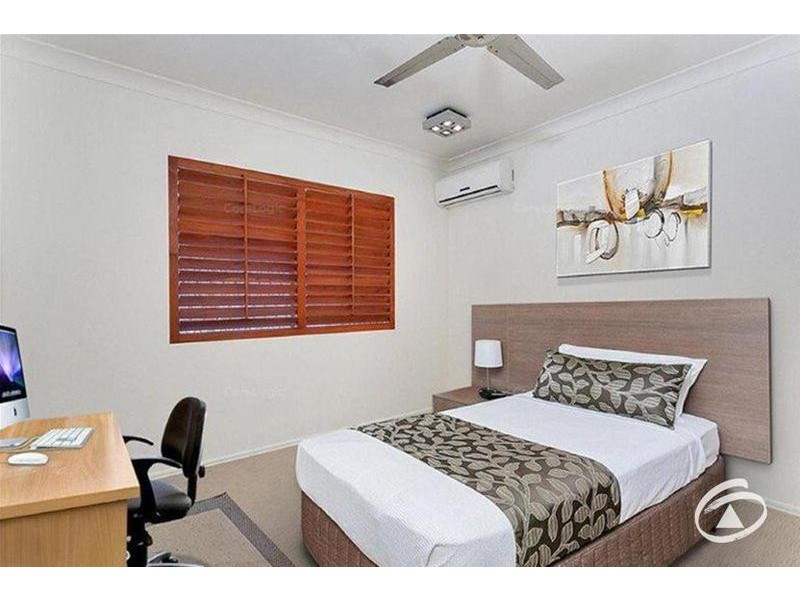 2/1 Sandown Close, Woree QLD 4868