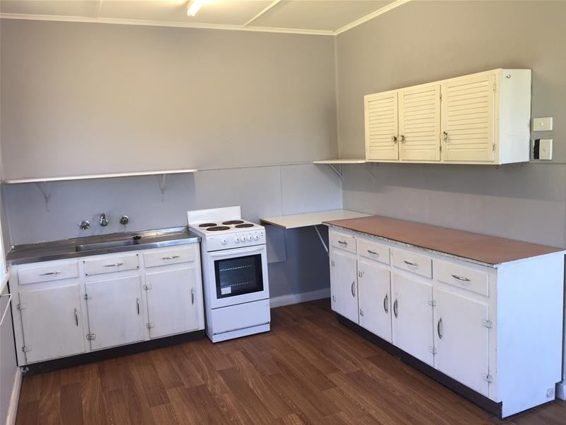 489 McCoombe Street, Mooroobool QLD 4870