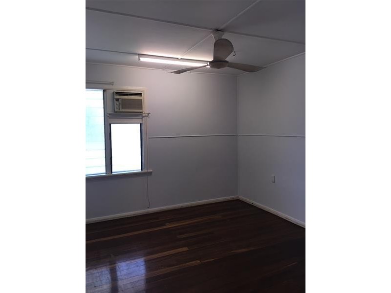 489 McCoombe Street, Mooroobool QLD 4870