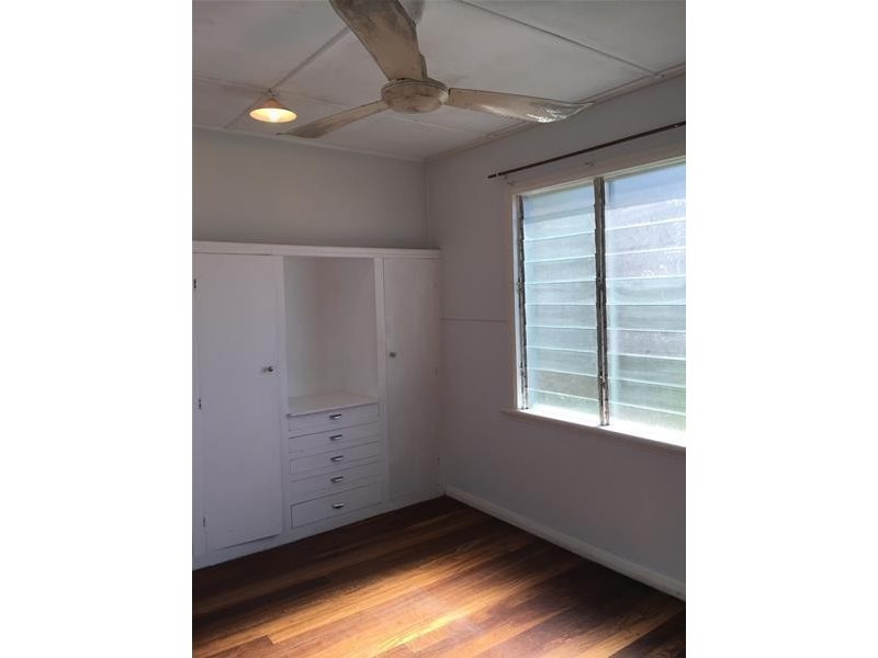 489 McCoombe Street, Mooroobool QLD 4870