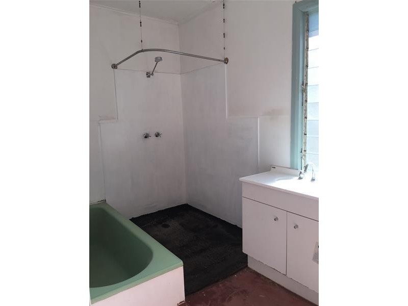 489 McCoombe Street, Mooroobool QLD 4870