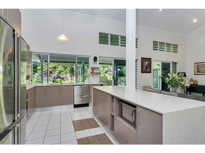 9-11 Soderberg Close, Redlynch QLD 4870