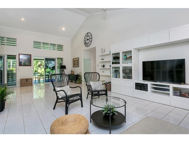 9-11 Soderberg Close, Redlynch QLD 4870