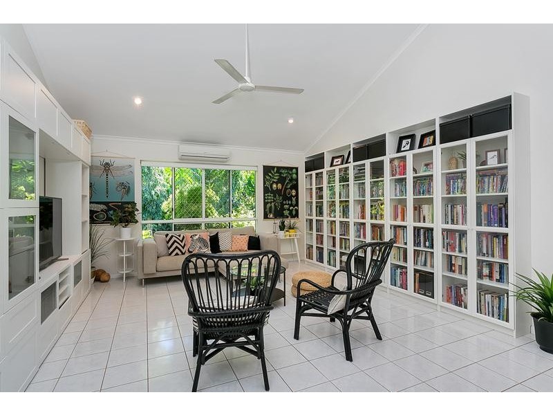 9-11 Soderberg Close, Redlynch QLD 4870