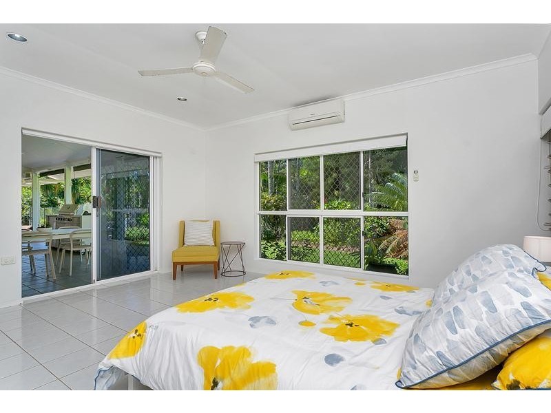 9-11 Soderberg Close, Redlynch QLD 4870