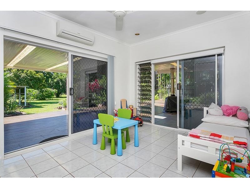 9-11 Soderberg Close, Redlynch QLD 4870