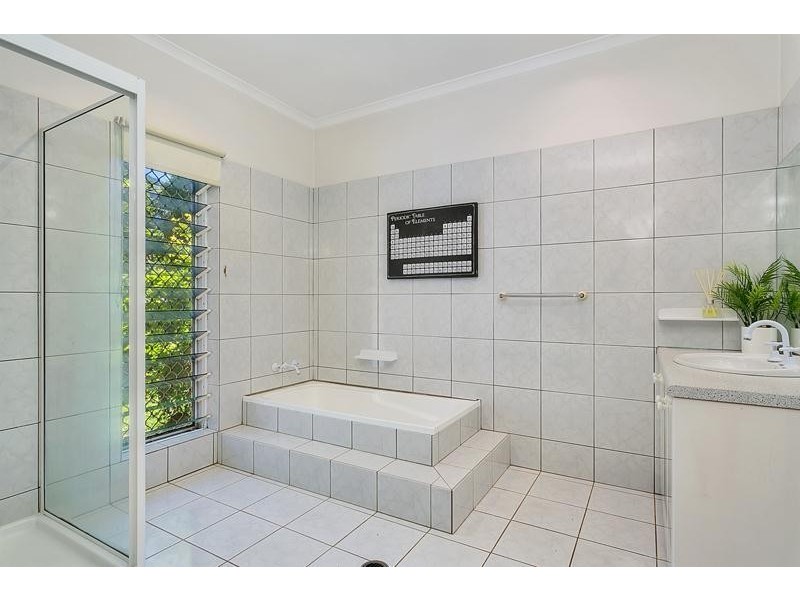 9-11 Soderberg Close, Redlynch QLD 4870