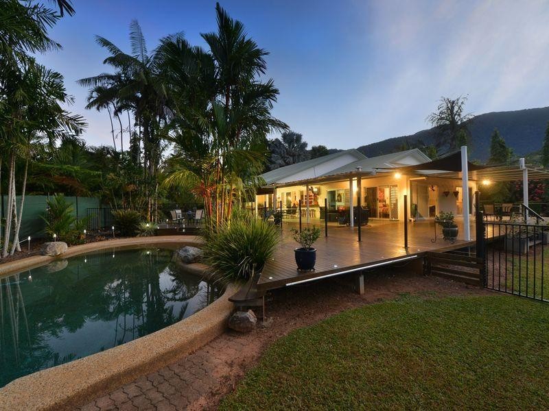 9-11 Soderberg Close, Redlynch QLD 4870