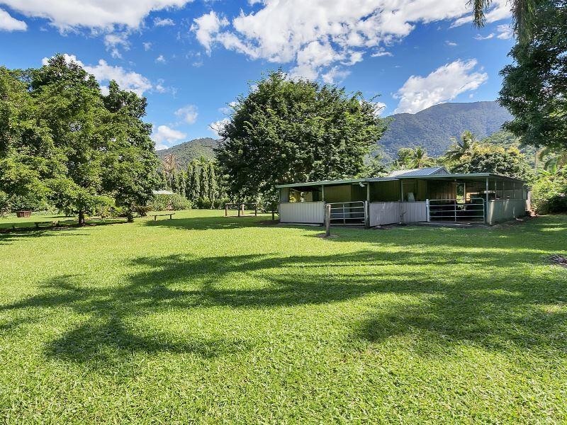 9-11 Soderberg Close, Redlynch QLD 4870