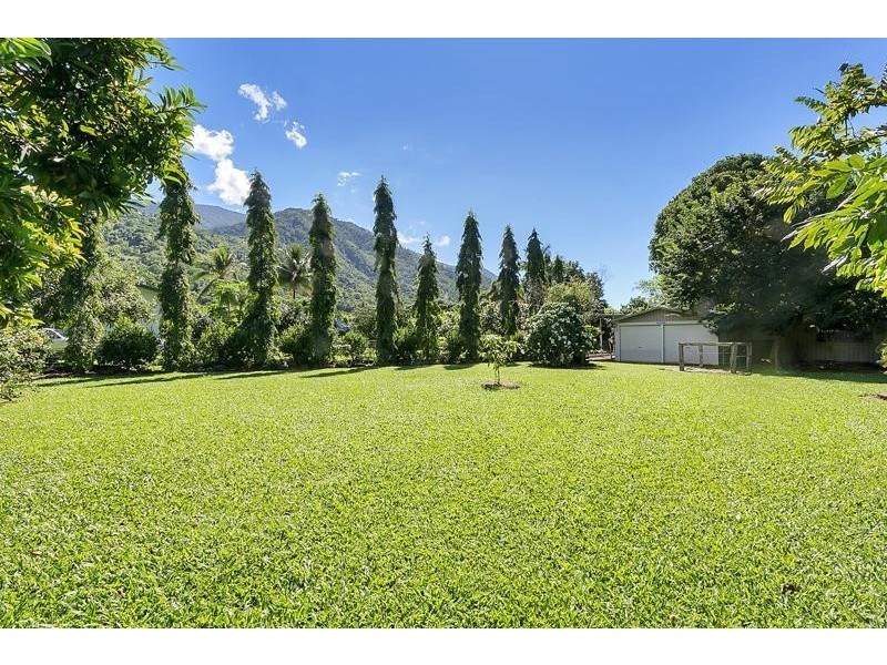 9-11 Soderberg Close, Redlynch QLD 4870