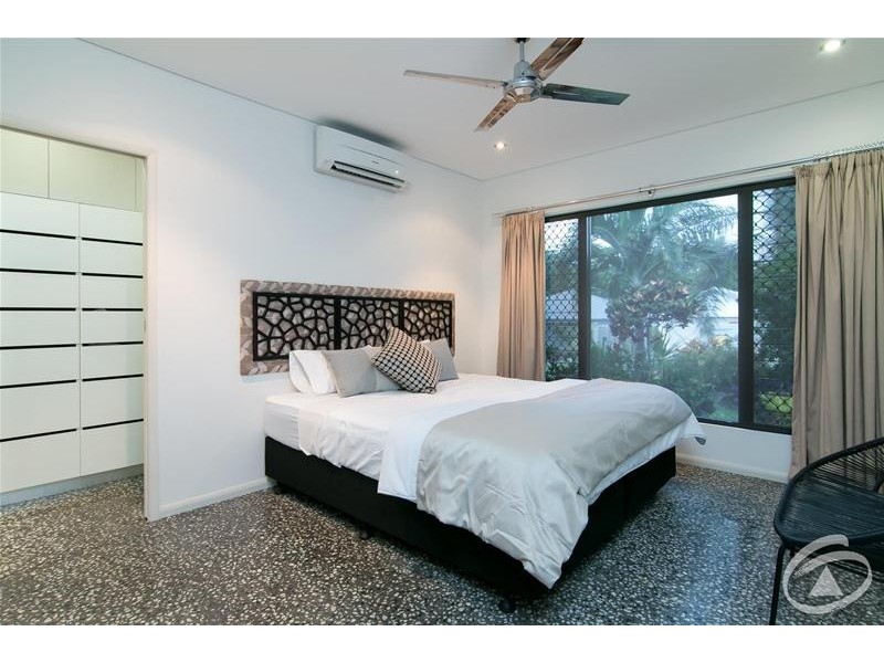 21 Hideaway Close, Palm Cove QLD 4879
