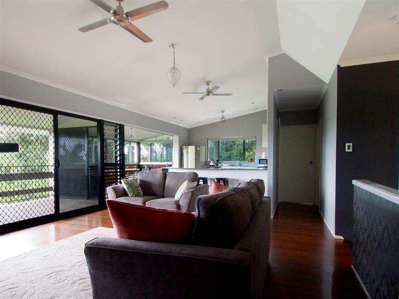 9-11 Sun Street, Brinsmead QLD 4870