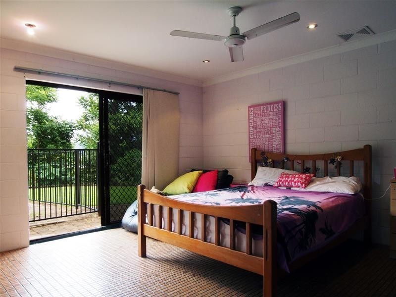 9-11 Sun Street, Brinsmead QLD 4870