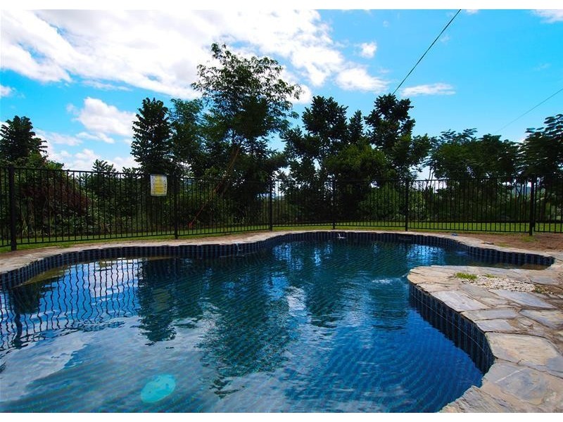 9-11 Sun Street, Brinsmead QLD 4870