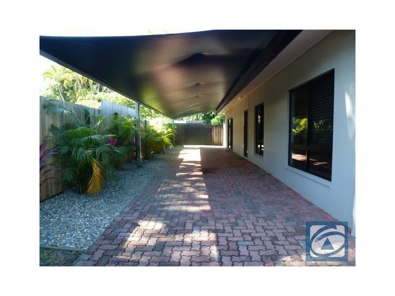 2/114 Upper Richardson Street, Whitfield QLD 4870