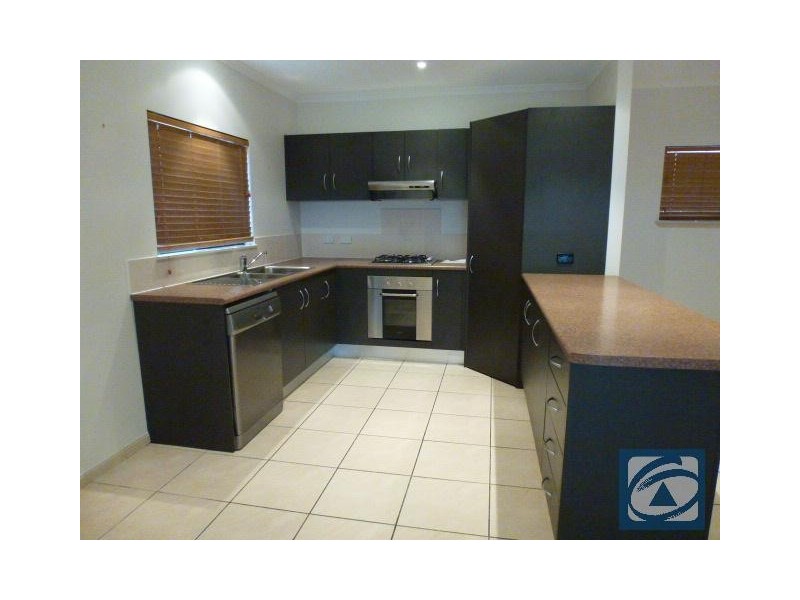 2/114 Upper Richardson Street, Whitfield QLD 4870