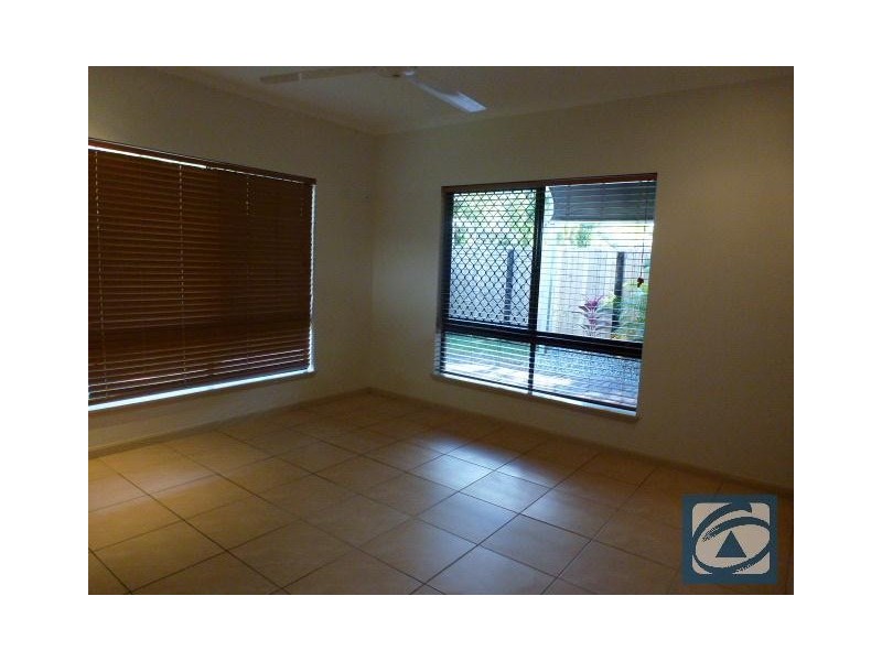 2/114 Upper Richardson Street, Whitfield QLD 4870