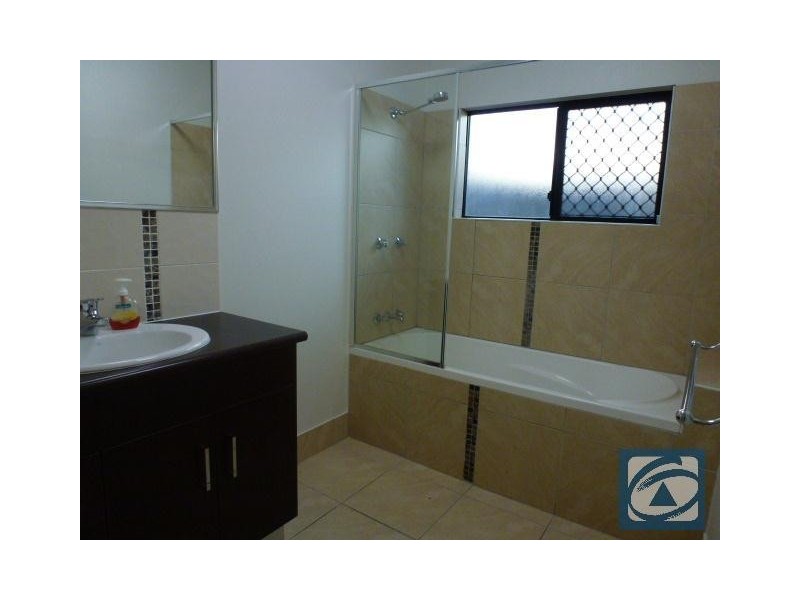 2/114 Upper Richardson Street, Whitfield QLD 4870