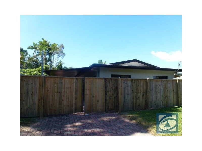 2/114 Upper Richardson Street, Whitfield QLD 4870