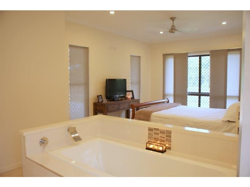 71 Sunbird Drive, Woree QLD 4868