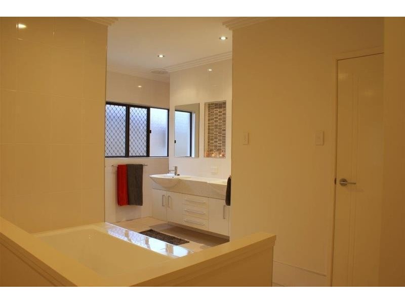 71 Sunbird Drive, Woree QLD 4868