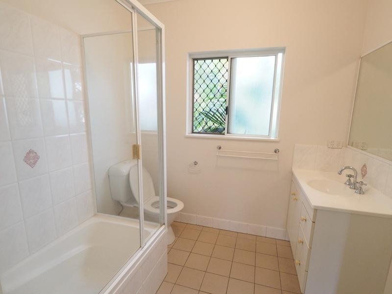 11/2 Grantala  Street, Manoora QLD 4870