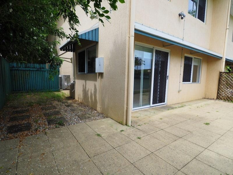 11/2 Grantala  Street, Manoora QLD 4870