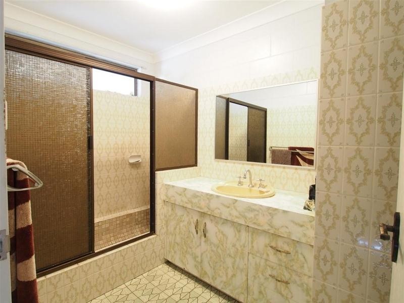 20 Primrose Street, Mooroobool QLD 4870