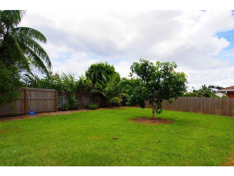 20 Primrose Street, Mooroobool QLD 4870