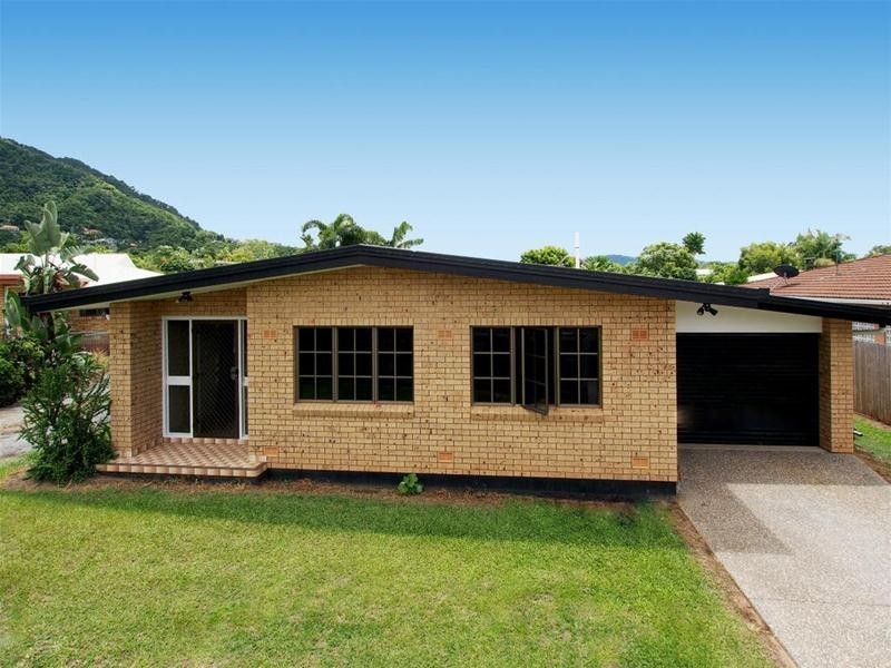 20 Primrose Street, Mooroobool QLD 4870