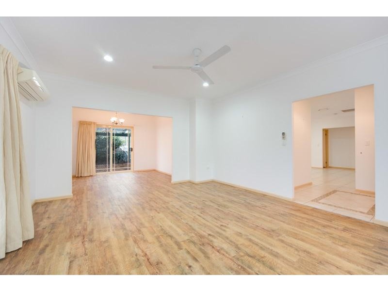 15 Eugenia Crescent, Redlynch QLD 4870