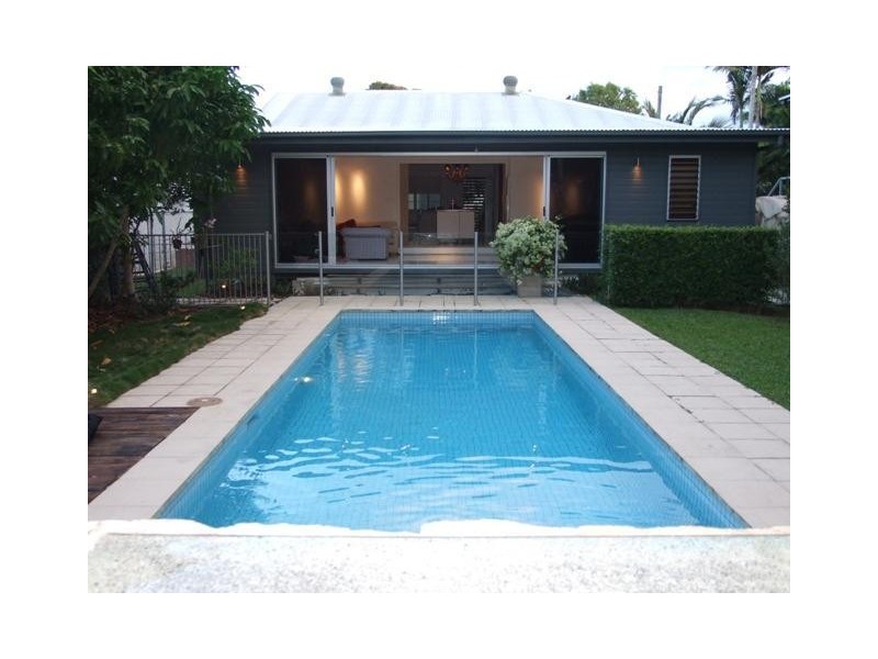 30 Howe Street, Cairns North QLD 4870