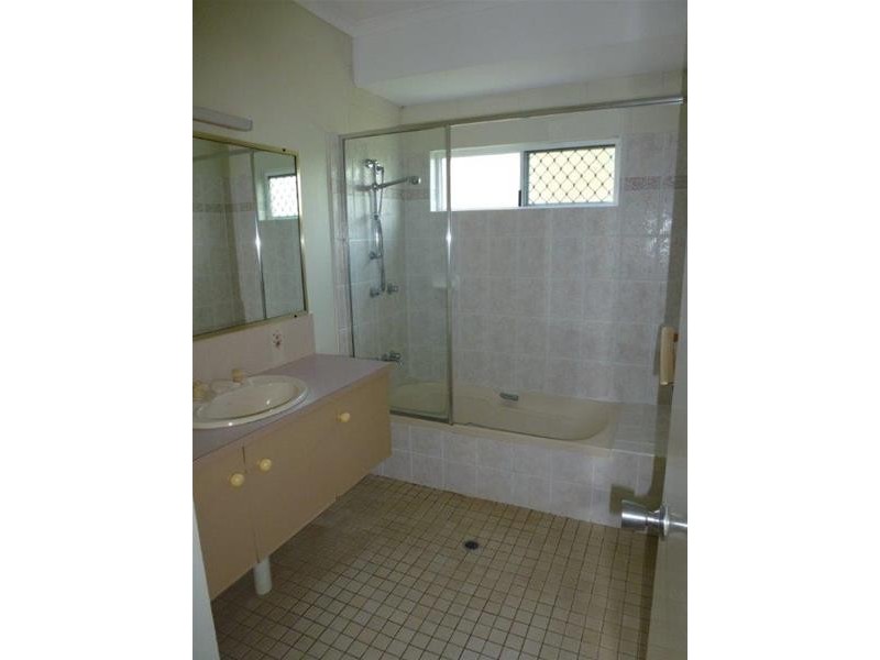 8 Loridan Drive, Brinsmead QLD 4870