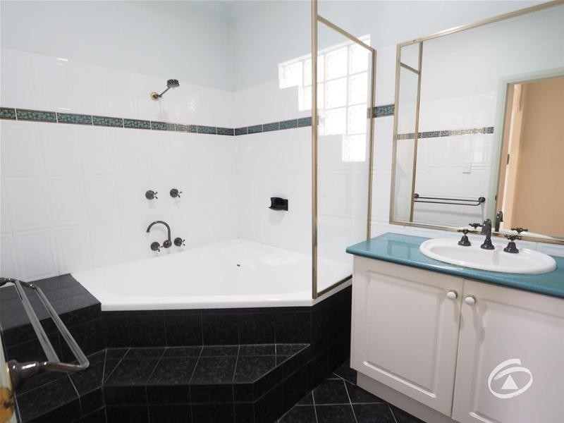 2 Greenock Way, Brinsmead QLD 4870