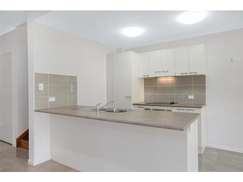 2/116 Callaghan Street, Mooroobool QLD 4870