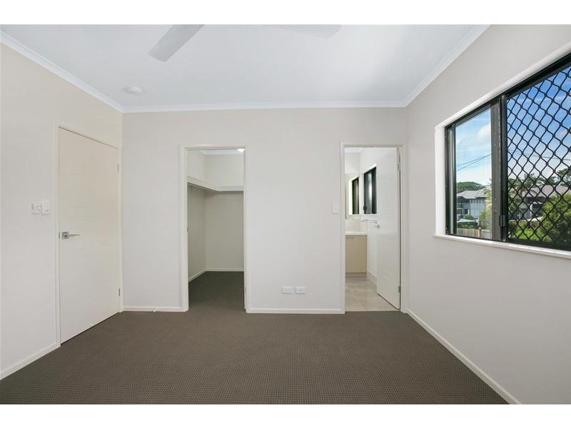 2/116 Callaghan Street, Mooroobool QLD 4870