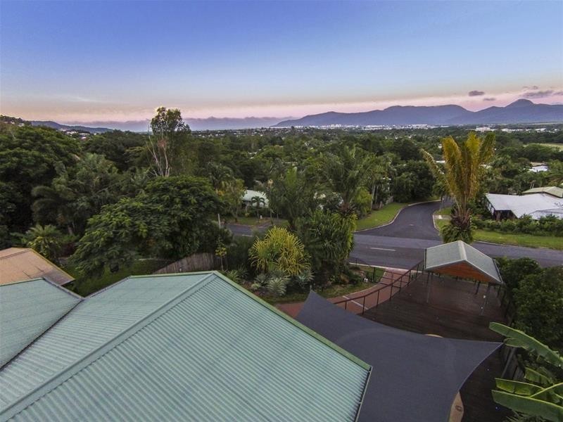 33 Minerva Avenue, Mooroobool QLD 4870