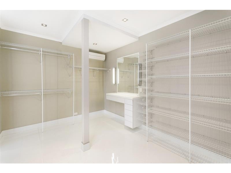 33 Minerva Avenue, Mooroobool QLD 4870