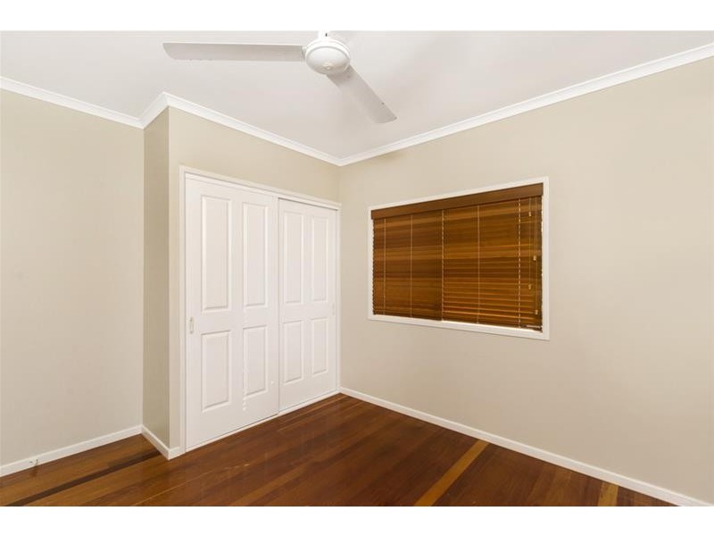 33 Minerva Avenue, Mooroobool QLD 4870