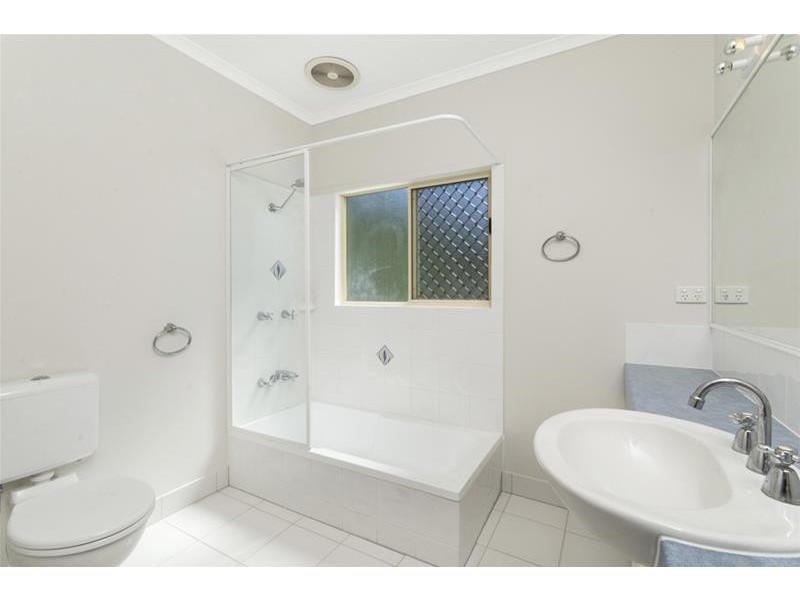 33 Minerva Avenue, Mooroobool QLD 4870