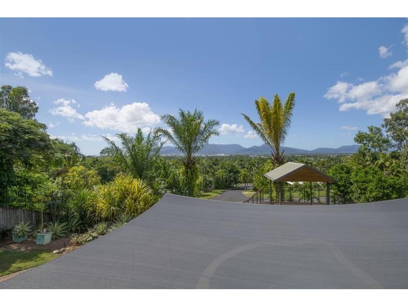 33 Minerva Avenue, Mooroobool QLD 4870