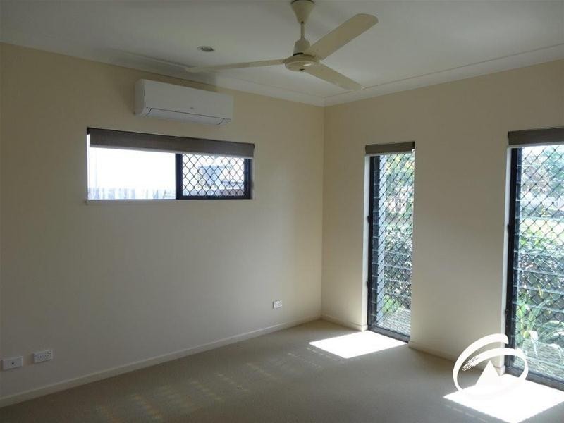 33 Thooler Vista, Trinity Park QLD 4879