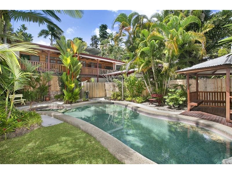 15 Granite Close, Brinsmead QLD 4870