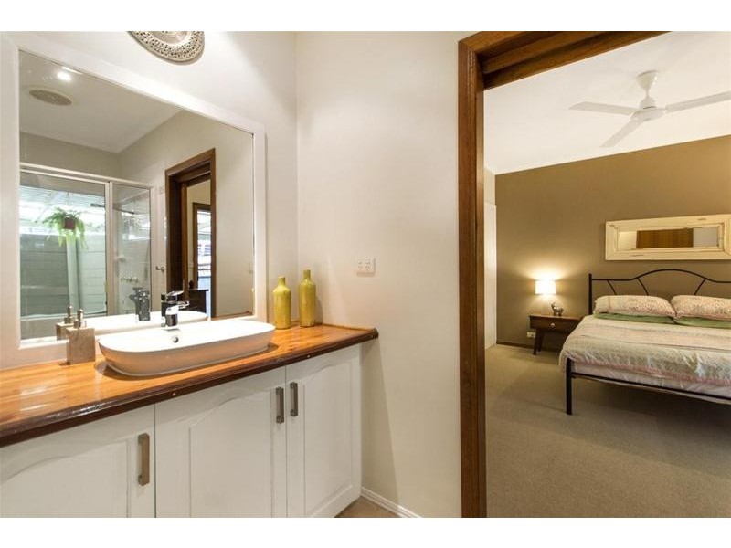 15 Granite Close, Brinsmead QLD 4870