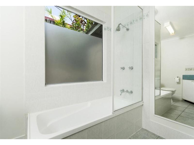 15 Granite Close, Brinsmead QLD 4870