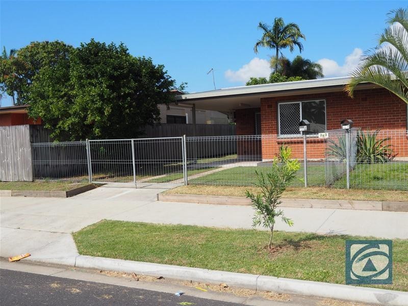 2/263 Aumuller  Street, Westcourt QLD 4870