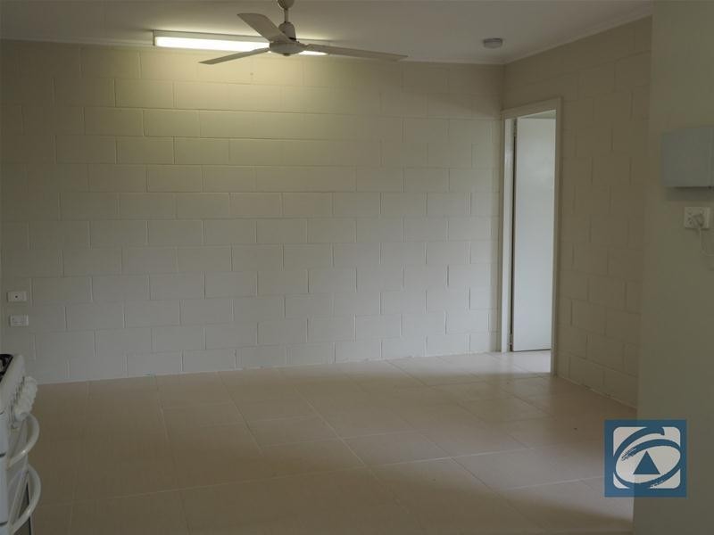 2/263 Aumuller  Street, Westcourt QLD 4870