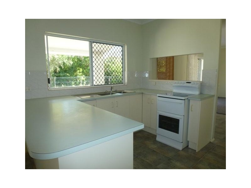 7 Pomona Avenue, Mooroobool QLD 4870