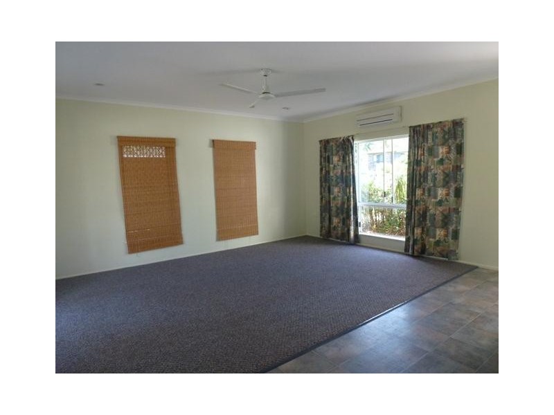 7 Pomona Avenue, Mooroobool QLD 4870