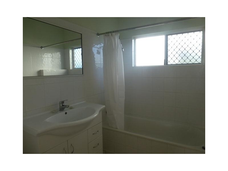 7 Pomona Avenue, Mooroobool QLD 4870